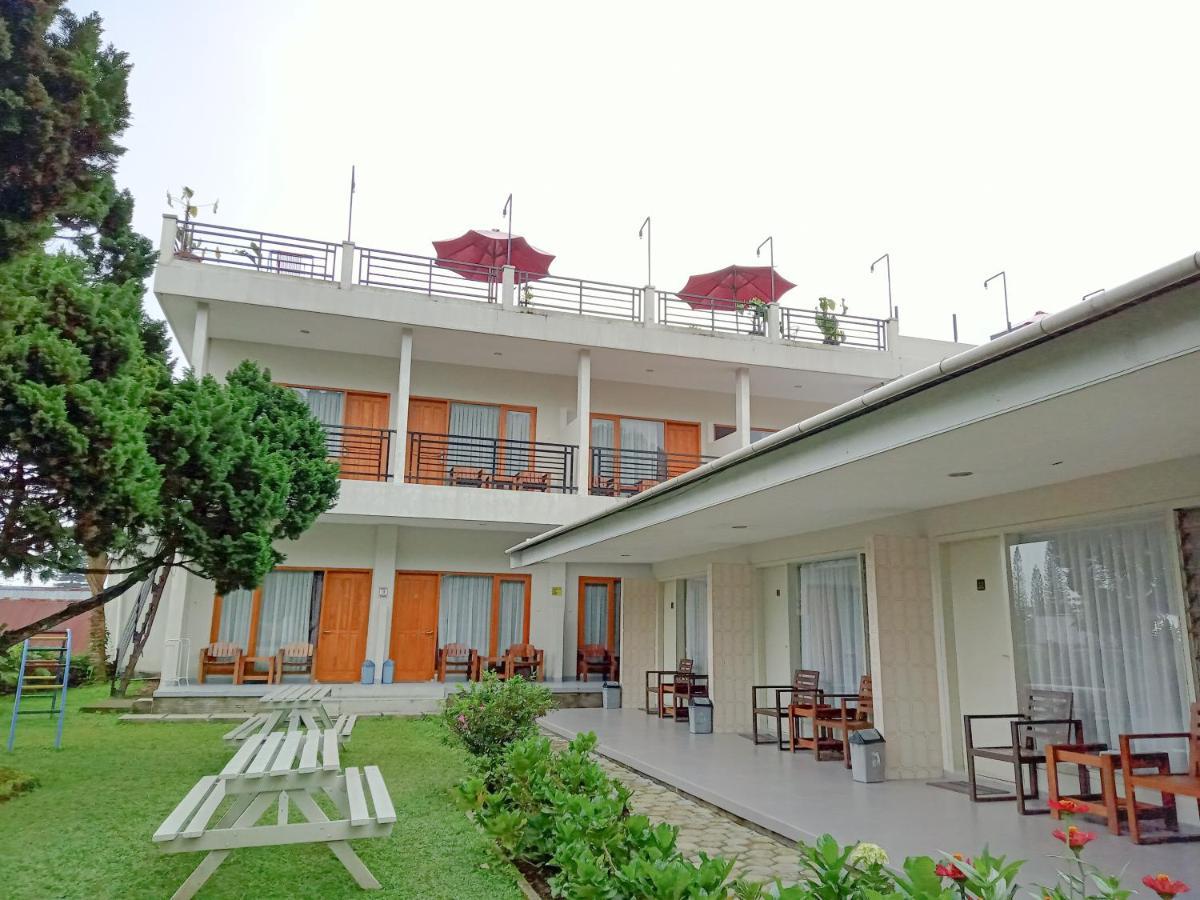 Hotel Pondok Asri Tawangmangu Exteriör bild