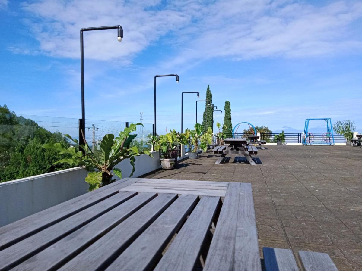 Hotel Pondok Asri Tawangmangu Exteriör bild