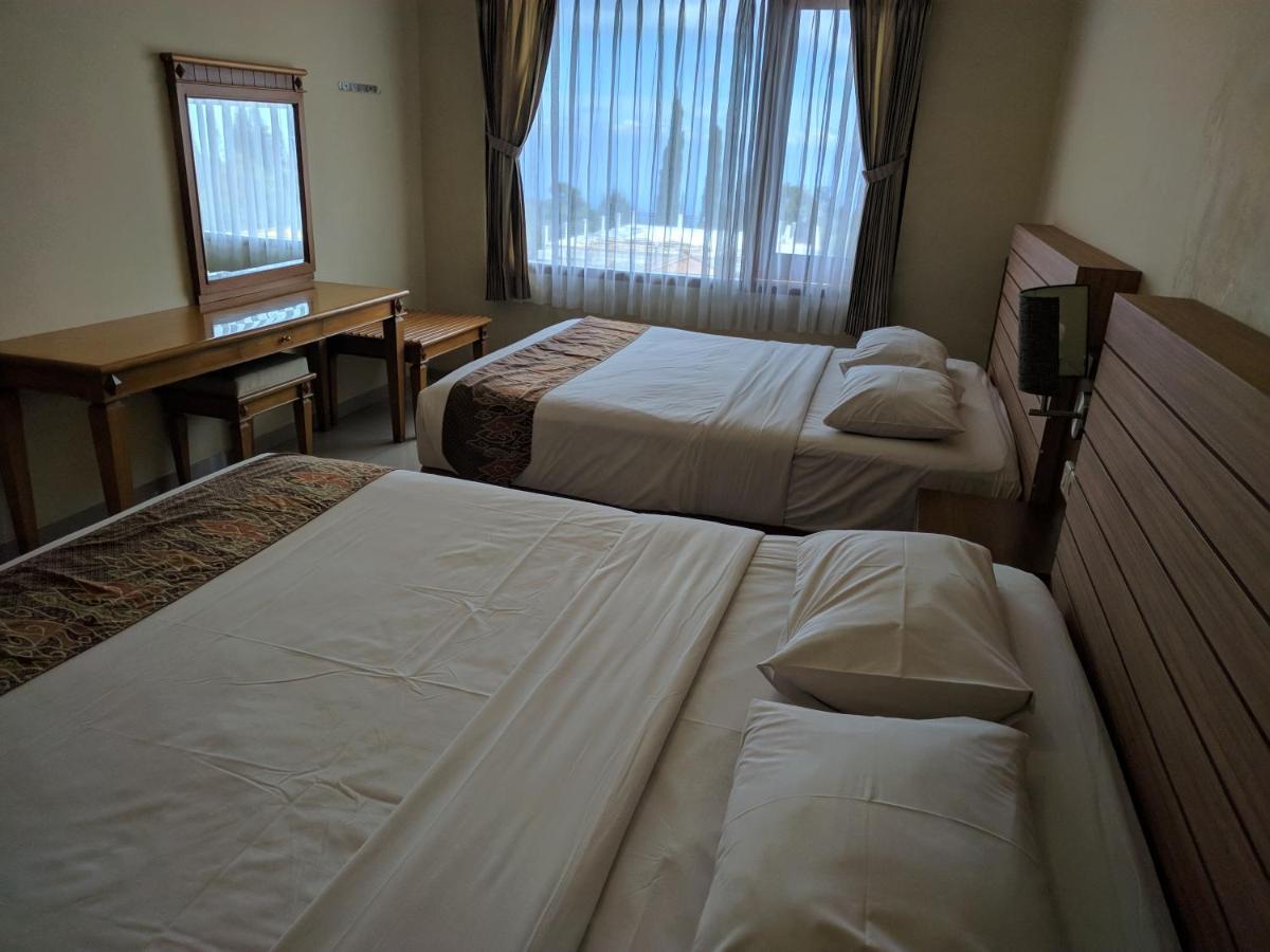 Hotel Pondok Asri Tawangmangu Exteriör bild